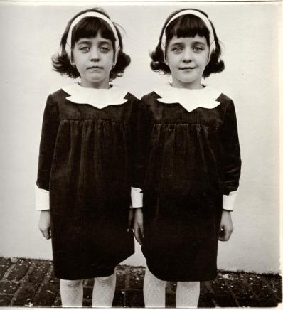 15_e2809cidentical-twins-roselle-new-jersey-1967e2809d-di-diane-arbus